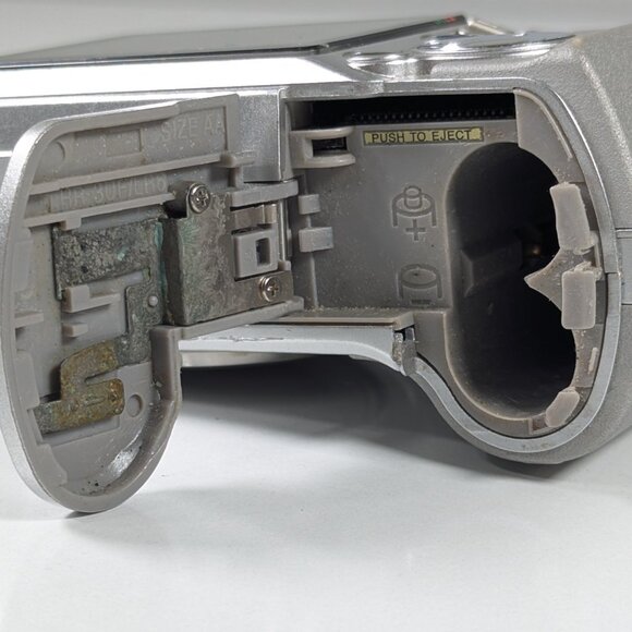 Fujifilm Finepix E Series E500 4.1MP Digital Camera Silver Case WORKS - Picture 10 of 12